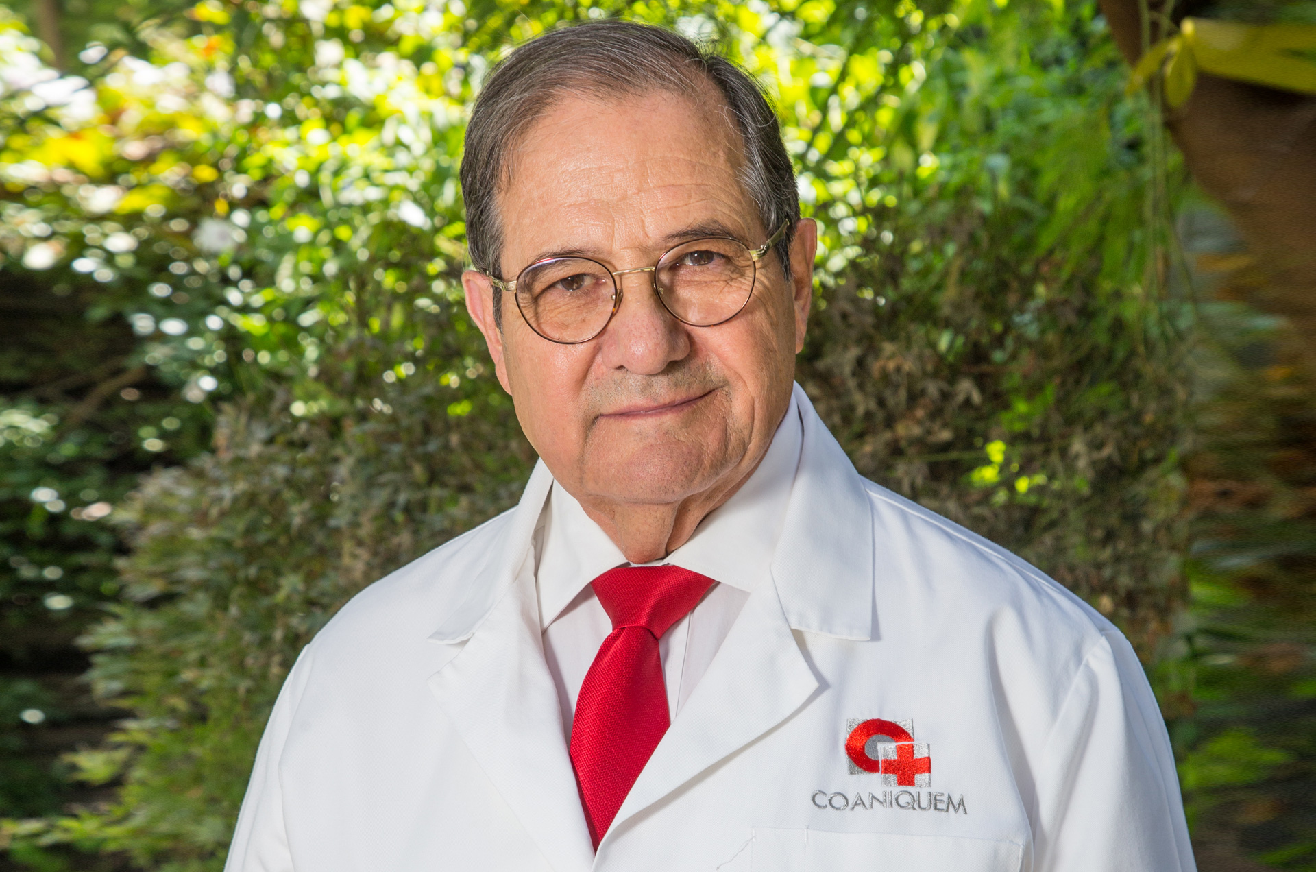 El Dr. Jorge Rojas Zegers, cirujano plástico y reconstructivo,<br />
especialista en el área de cuidado y rehabilitación de quemaduras y en<br />
malformaciones craneofaciales es el merecedor del Premio Nacional<br />
de Medicina 2024.