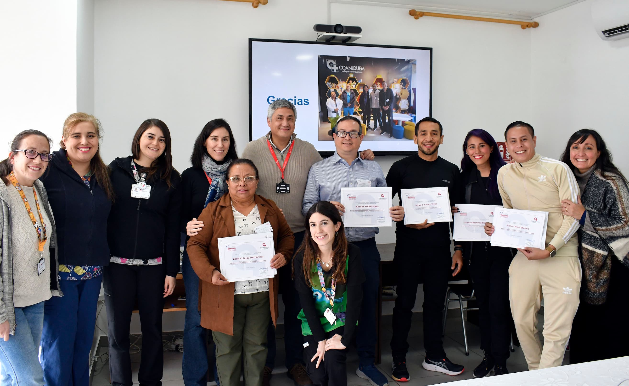 Profesionales de Panamá, Colombia y Guatemala finalizan pasantía en COANIQUEM y regresan a sus países con nuevos conocimientos para fortalecer la rehabilitación de pacientes quemados